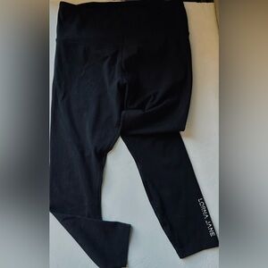LORNA‎ JANE Black LOGO LEGGINGS SIZE SM/MED, 26" Waist Athleisure Spell Out EUC